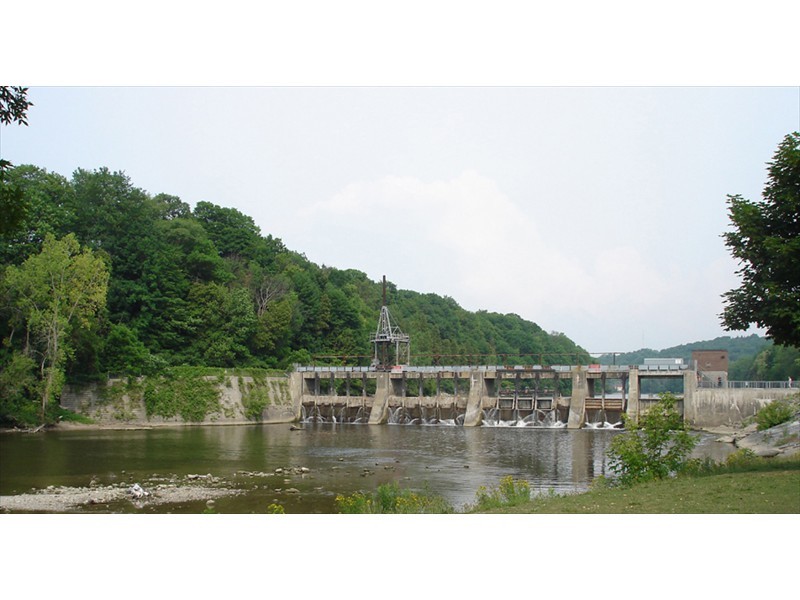 Springbank Dam stoplog gates in 2006, London, Ontario