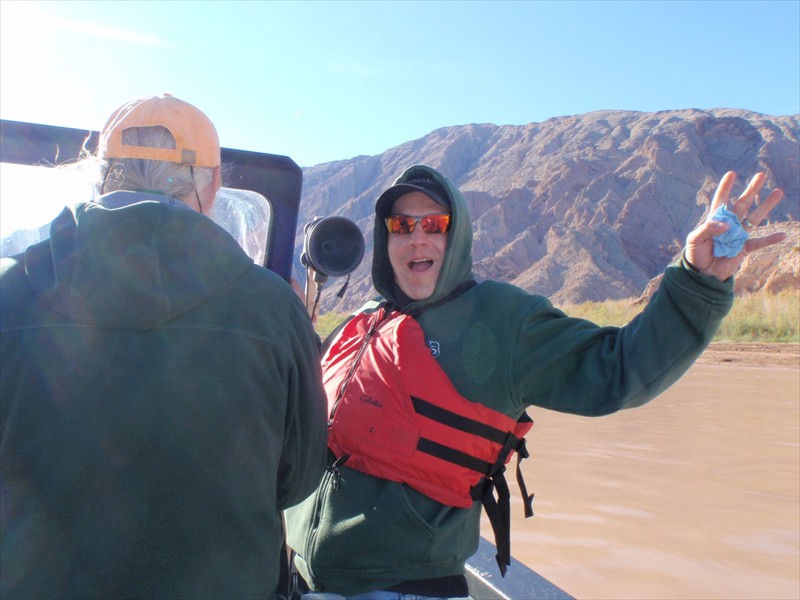 Ultrasonic tracking of razorback suckers with a hydrophone in Lake Mead