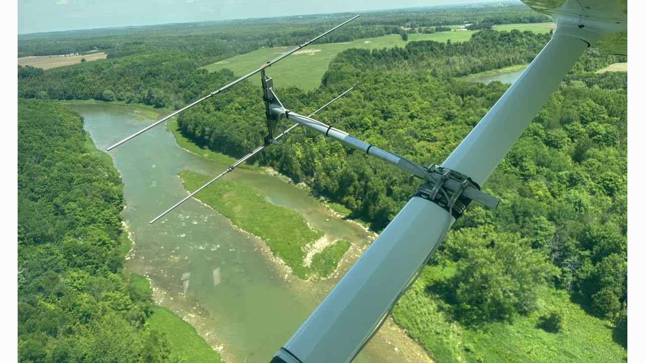 A perfect low and slow tracking flight with Owen Sound Flight Services. Substrate and fish visible from the air!