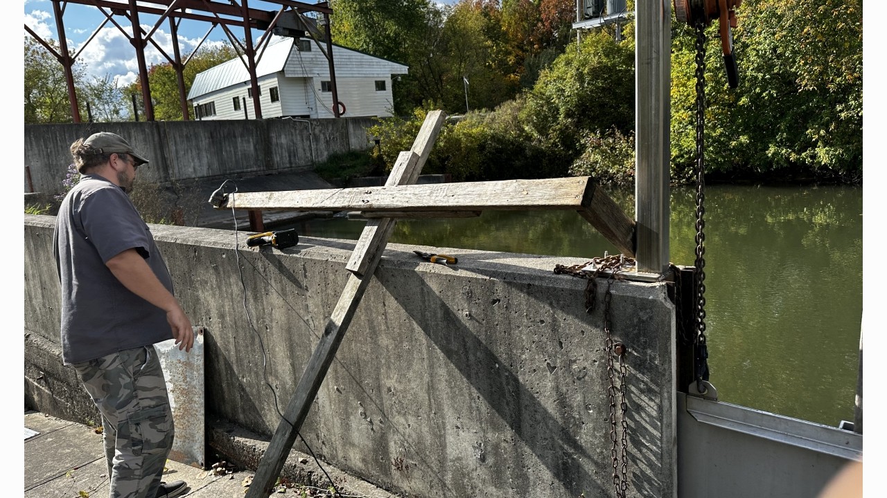 Re-installing a BRAVO G2 mobile fish monitoring system to count passage at the Denil fishway at Maple Hill Dam, Saugeen River