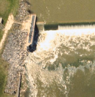 river flow at dam river right